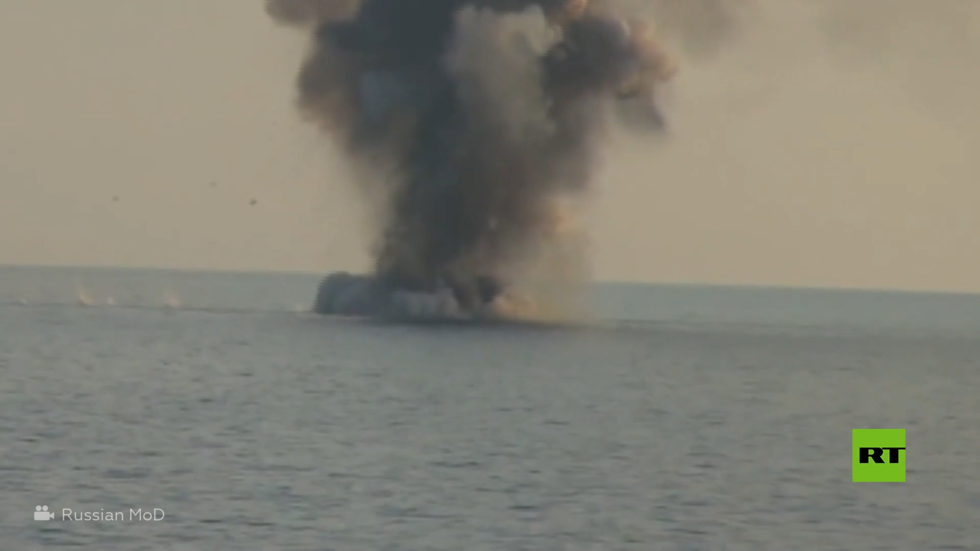 شاهد.. تدمير زوارق أوكرانية مسيرة حاولت مهاجمة سفينة حربية روسية في البحر الأسود