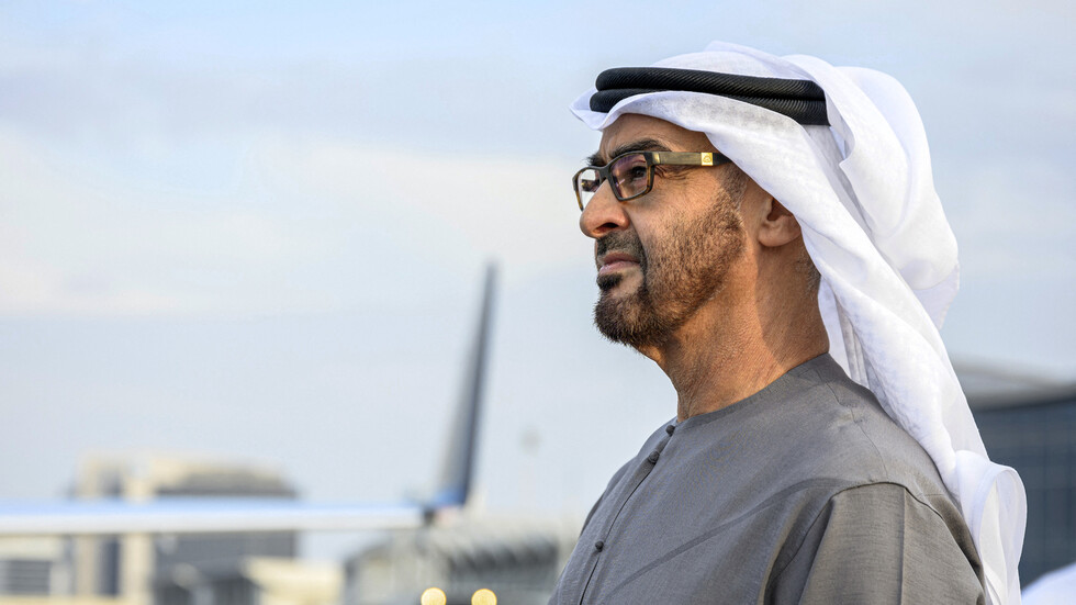 صورة الشيخ محمد بن زايد مع حفيدته الشيخة سلامة بنت محمد تثير تفاعلا (صورة)