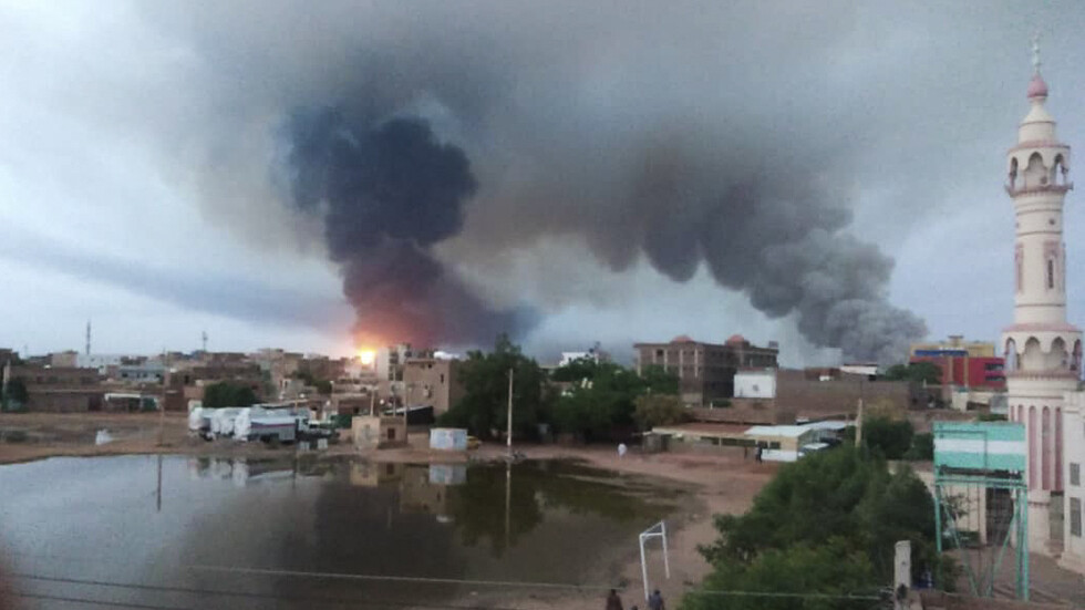 مقتل 18 مدنيا في السودان مع تواصل الاشتباكات العنيفة بين الجيش والدعم السريع (فيديو)