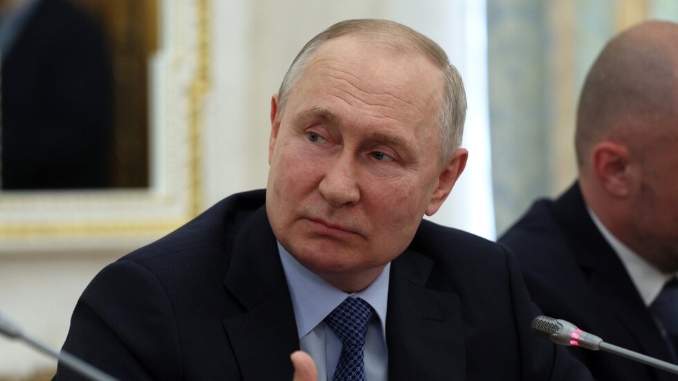 بوتين: العلاقات بين الولايات المتحدة والأوروبيين تشبه طرفة