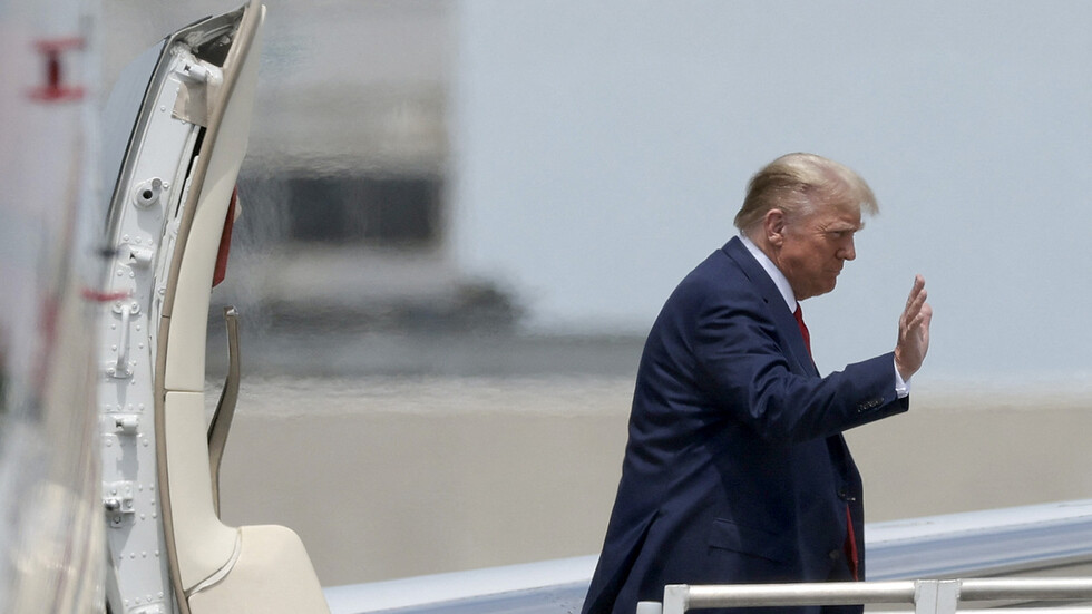 ترامب يصل إلى المحكمة في ميامي لمواجهة 37 تهمة مختلفة (فيديوهات)