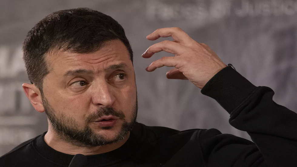 سياسي أمريكي: قادرون على إجبار زيلينسكي الشروع في مفاوضات مع روسيا ووفقا لشروطنا