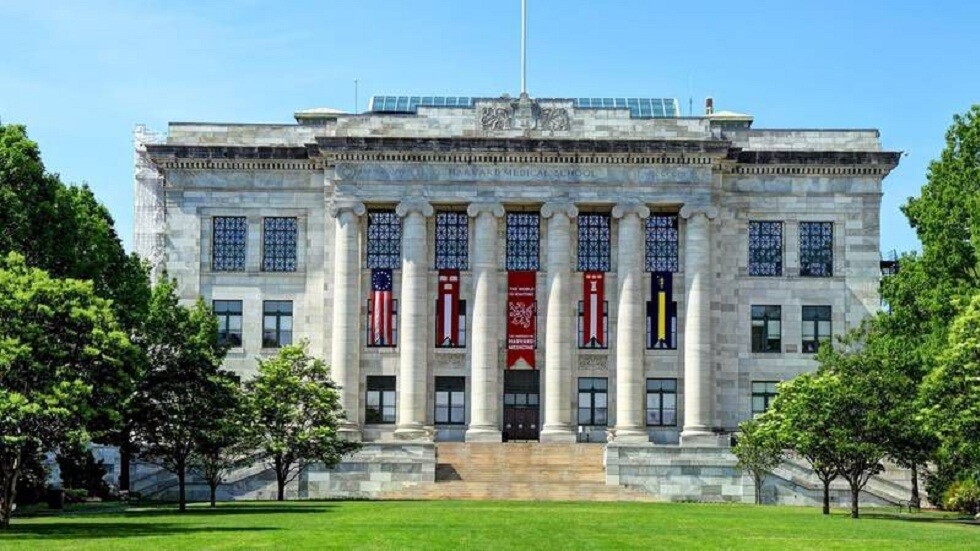 توقيف مدير مشرحة كلية الطب بجامعة هارفرد الأمريكية بتهمة الإتجار بأعضاء بشرية
