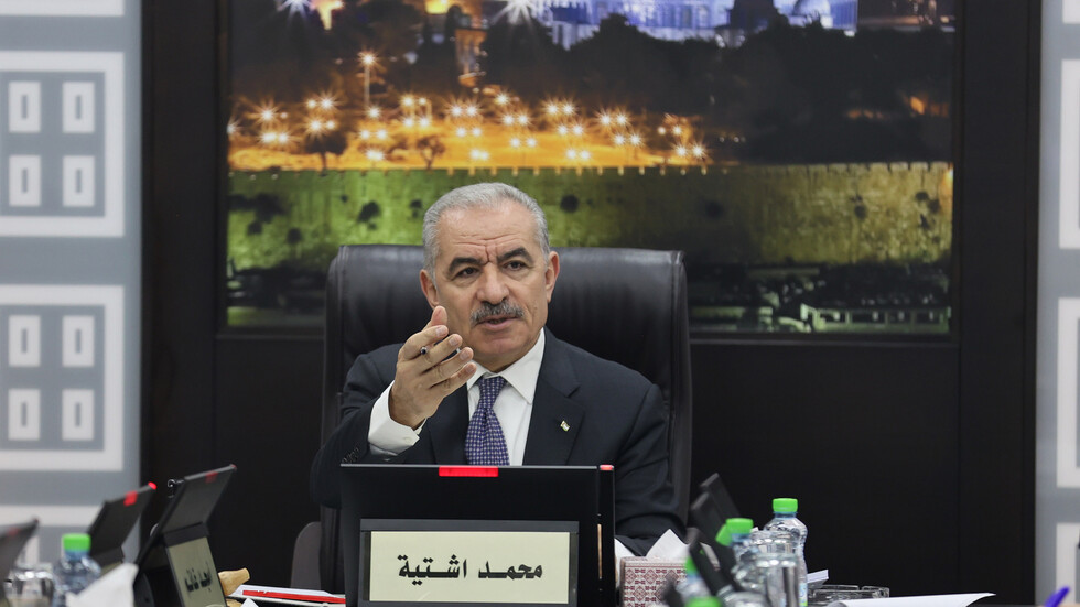 اشتيه يتهم إسرائيل بإعادة احتلال الضفة الغربية