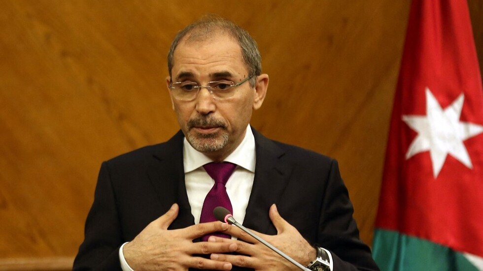 الصفدي يكشف عدد السوريين الذين ولدوا في الأردن