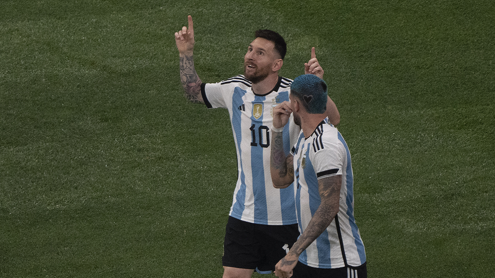 بعد 79 ثانية.. ميسي يسجل هدفا على طريقته في شباك أستراليا (فيديو)