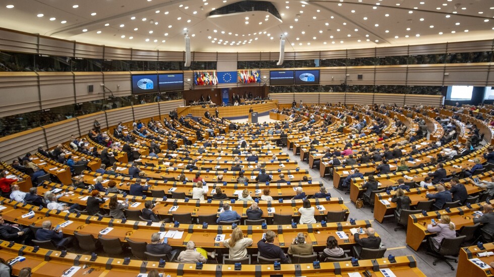 البرلمان الأوروبي يدعو الناتو لقبول عضوية أوكرانيا بأسرع ما يمكن