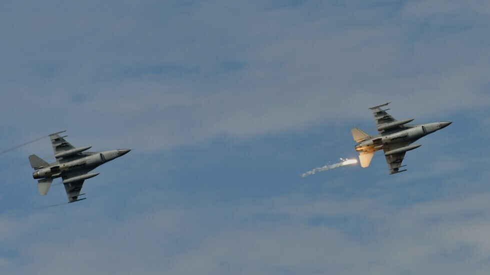 "بوليتيكو": مقتل طيار أوكراني تدرب في الولايات المتحدة في أوّل معاركه الجوية