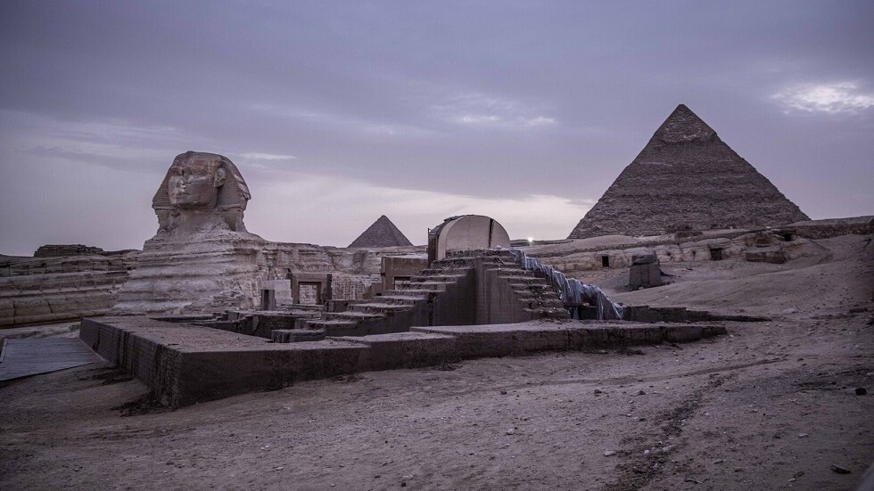 فنانة مصرية تثير الجدل بتغريدات "غير مسبوقة" عن هوية بناة  الأهرامات الحقيقيين