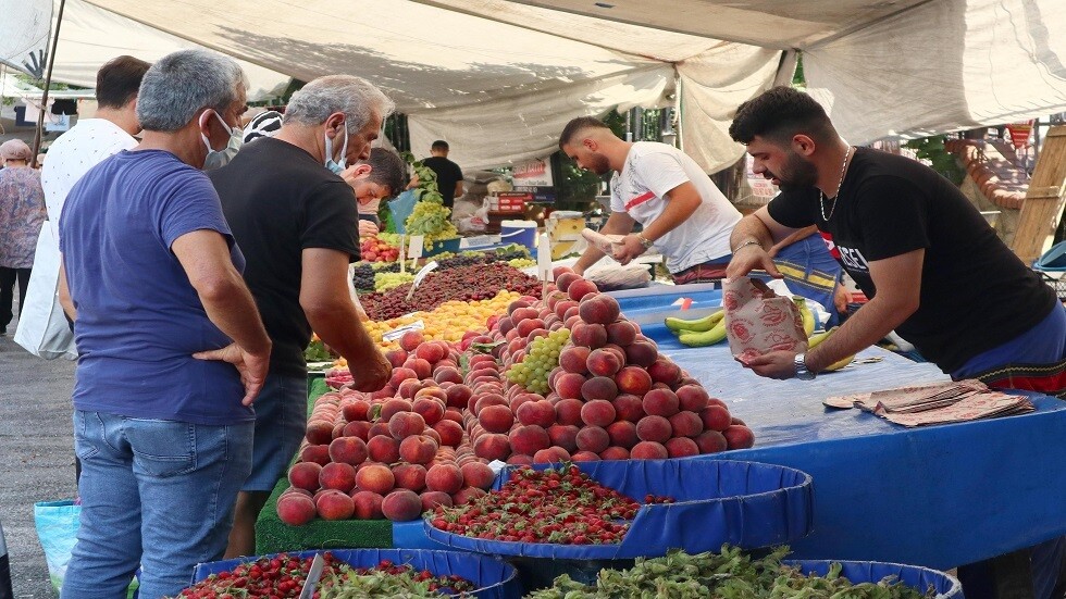 خبير: الفواكه غير المغسولة قد تسبب التهاب الكبد А
