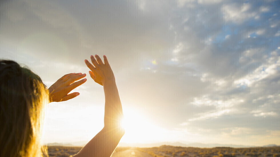 فاكهة لذيذة يوصي بها الخبراء لتقليل ضرر الأشعة فوق البنفسجية على الجلد