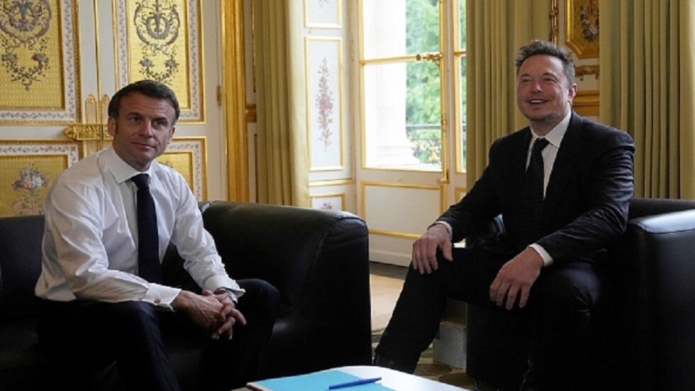 ماكرون يستميل ماسك ويغرّد له بالإنجليزية: "لنعمل معا" واختر فرنسا (صورة)