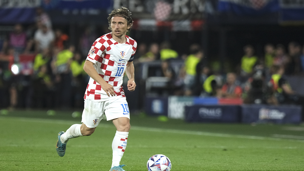 مودريتش يحسم موقفه من عرض الهلال السعودي الضخم