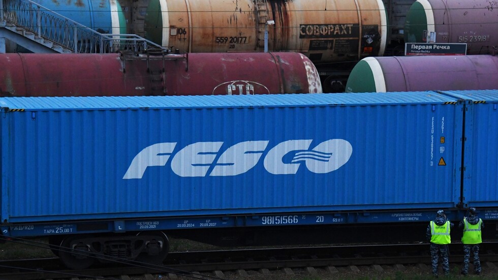 في منتدى بطرسبورغ الاقتصادي.. عملاق الشحن الروسي يكشف عن خططه المستقبلية