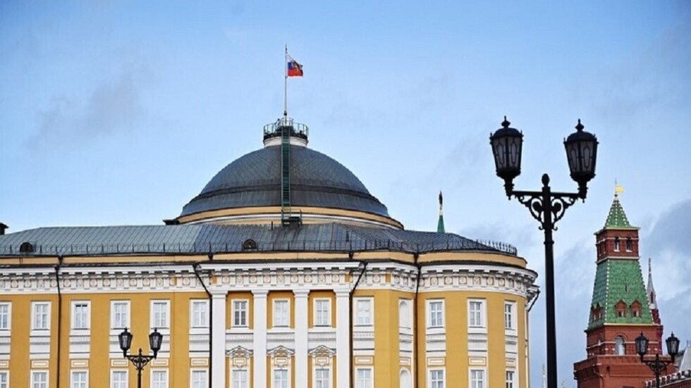 الكرملين: روسيا تواصل العمل مع 