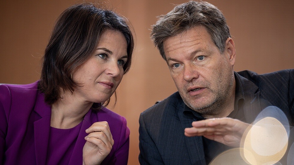 "بانديرا بيربوك وفلاديمير هابيك".. نائب ألماني يتهم ساخرا وزيرين بارزين بالعمالة لأوكرانيا