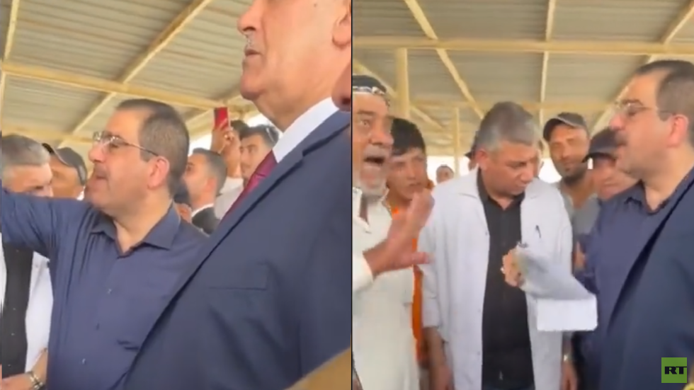 شاهد.. فيديو لتصرفات وزير عراقي تثير الانتقادات