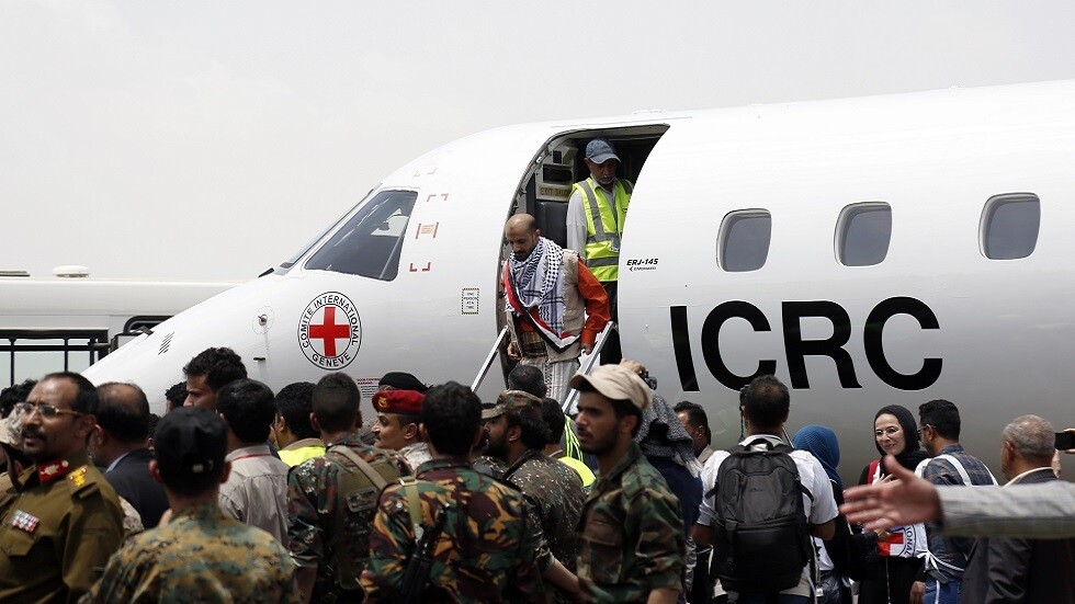 وفد الحكومة اليمنية: لا تقدم في مباحثات عمان بشأن تبادل الأسرى