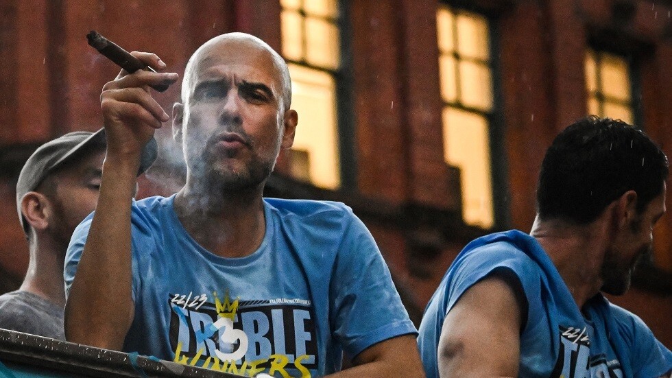 غوارديولا: نصارع برشلونة على لاعب "عظيم".. ولن نتعاقد مع مبابي