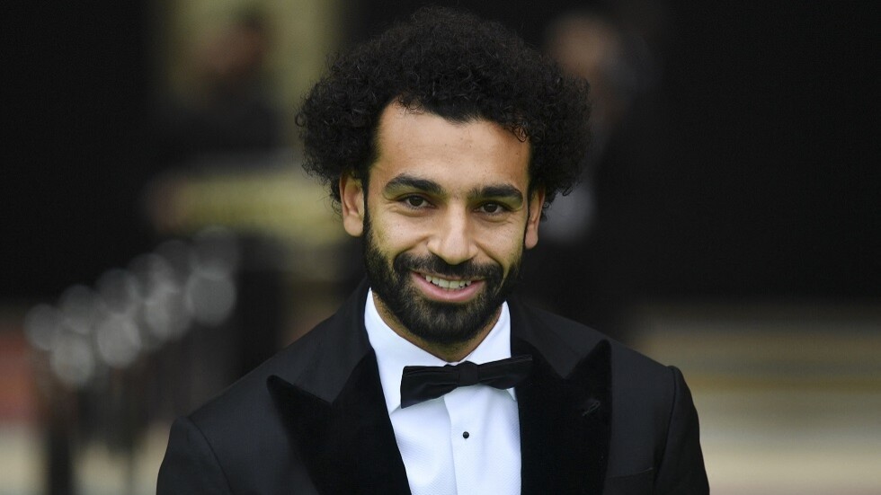شاهد.. أسطول سيارات محمد صلاح وأسعارها