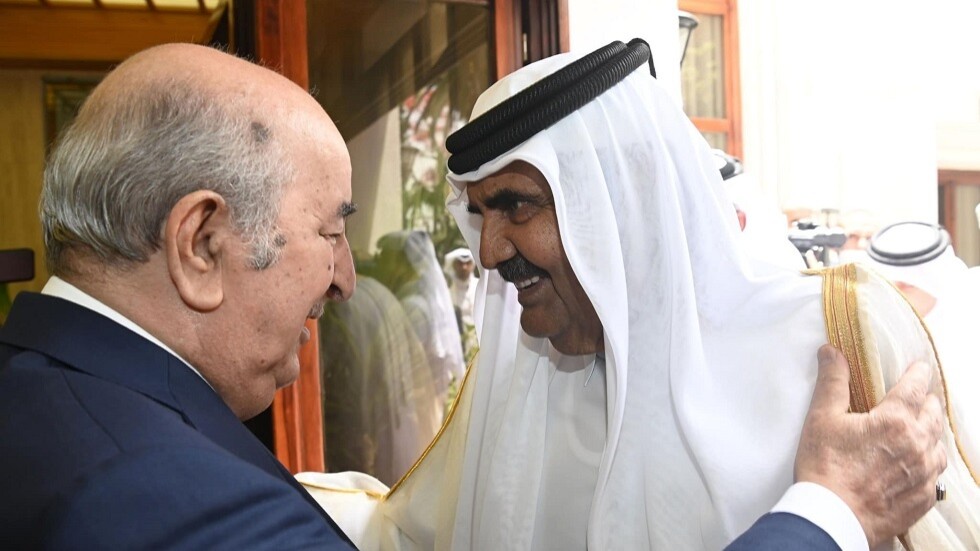الرئيس الجزائري يستقبل الشيخ حمد بن خليفة آل ثاني (صور + فيديو)