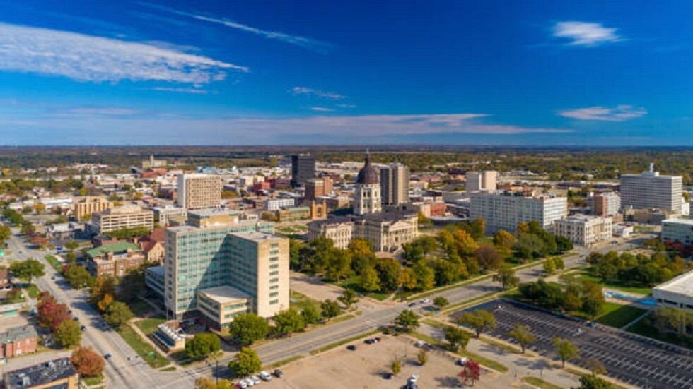 100 مسؤول أمريكي يتلقون رسائل بها مسحوق أبيض مريب