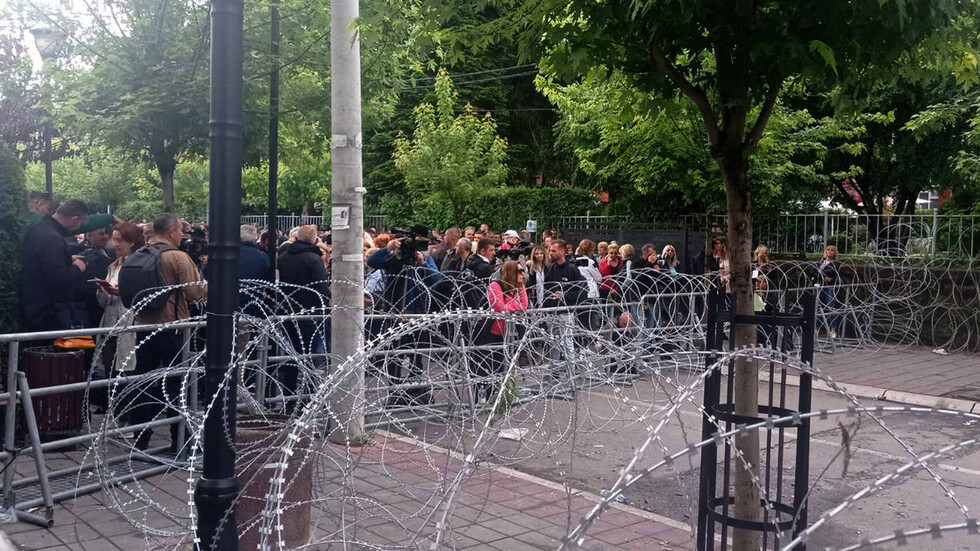 سائقو الشاحنات الصرب يغلقون طرقا مؤدية إلى كوسوفو