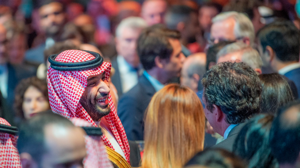 فيديو طريف لـ"بن سلمان" في باريس