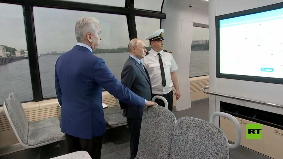 بوتين يدشن سفينة نهرية كهربائية في موسكو بميزات عالمية فريدة