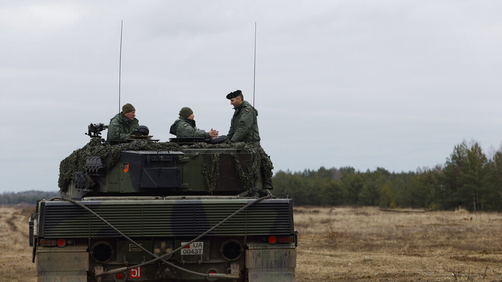 ضابط بولندي عن مجندين أوكران: هؤلاء ليسوا من رفعوا أيديهم وقالوا نريد أن نذهب للحرب.. وما يحدث غريب
