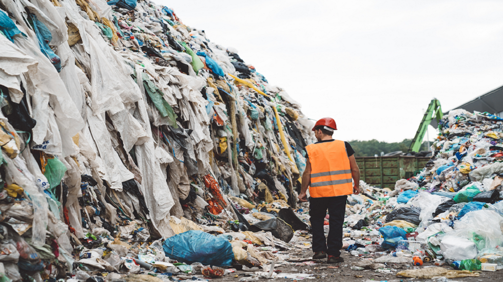 "جبل الملابس المهملة" في تشيلي يُرى من الفضاء!