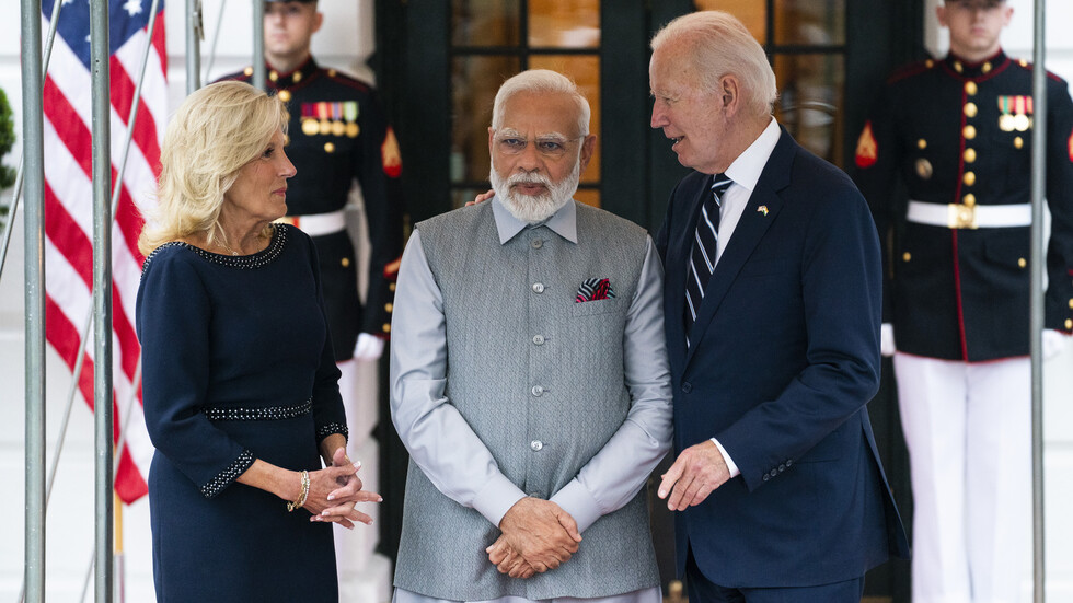 مودي يرد هدية بايدن بأحسن منها (فيديو)