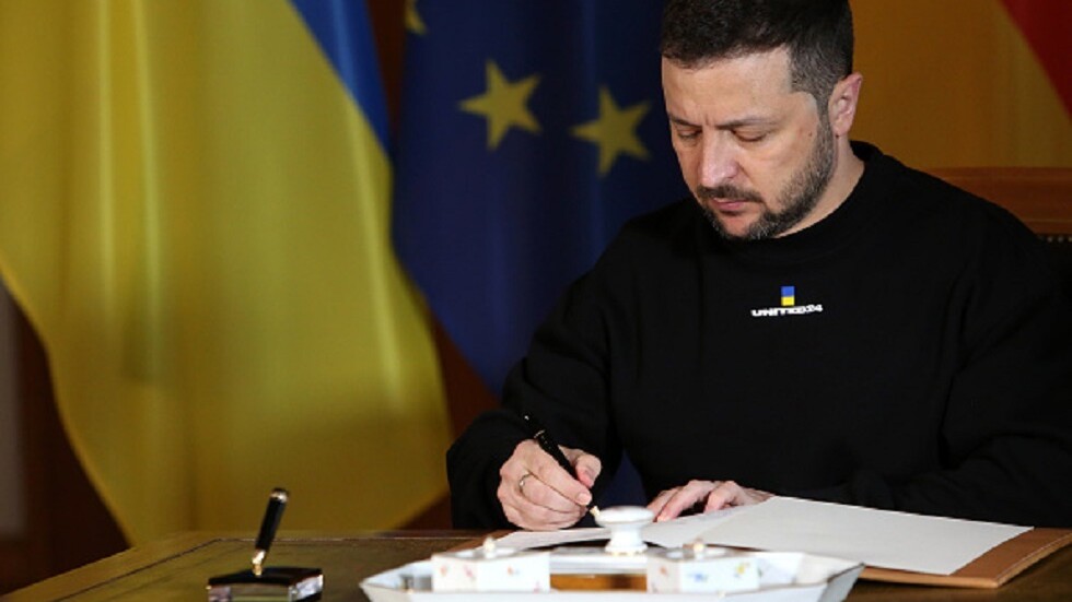 أوكرانيا تحظر استيراد الكتب من روسيا وبيلاروس