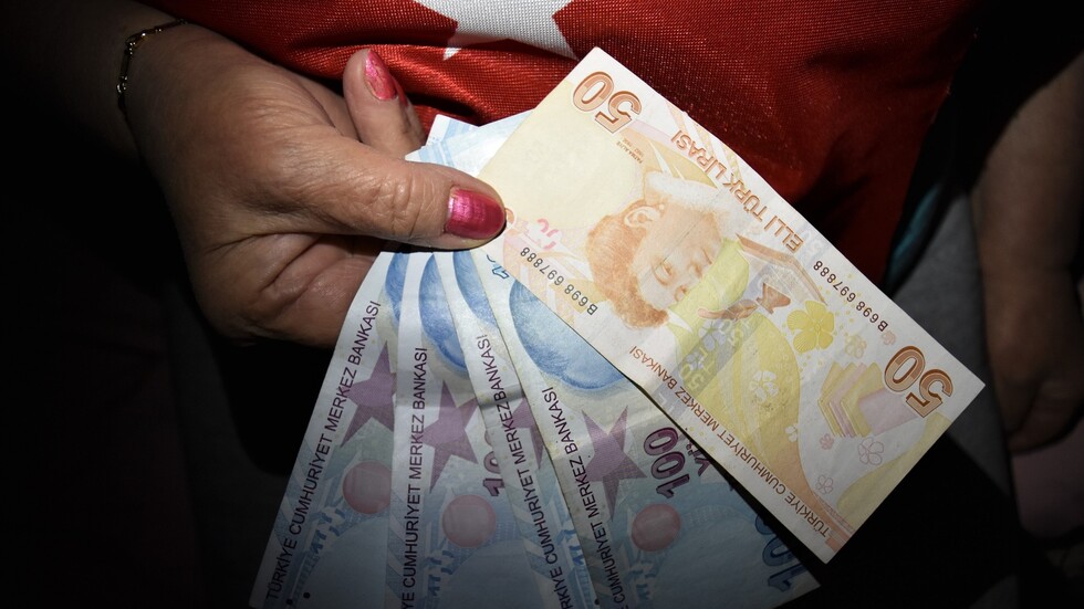 ماذا حل ببورصة إسطنبول في ظل هبوط الليرة التركية؟