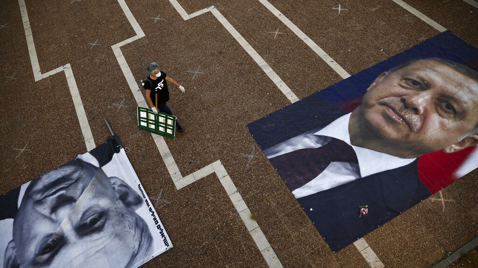 "بلومبيرغ": أردوغان ونتنياهو يعتزمان اللقاء الشهر المقبل