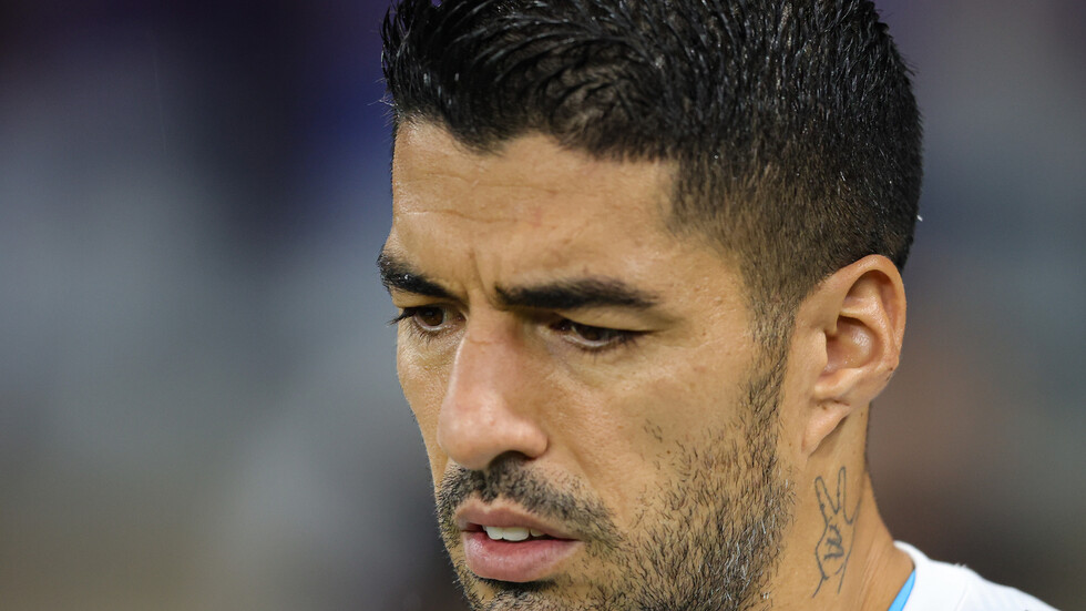 بعد الحديث عن  تركيب طرف صناعي.. جريميو يرد على نبأ اعتزال سواريز