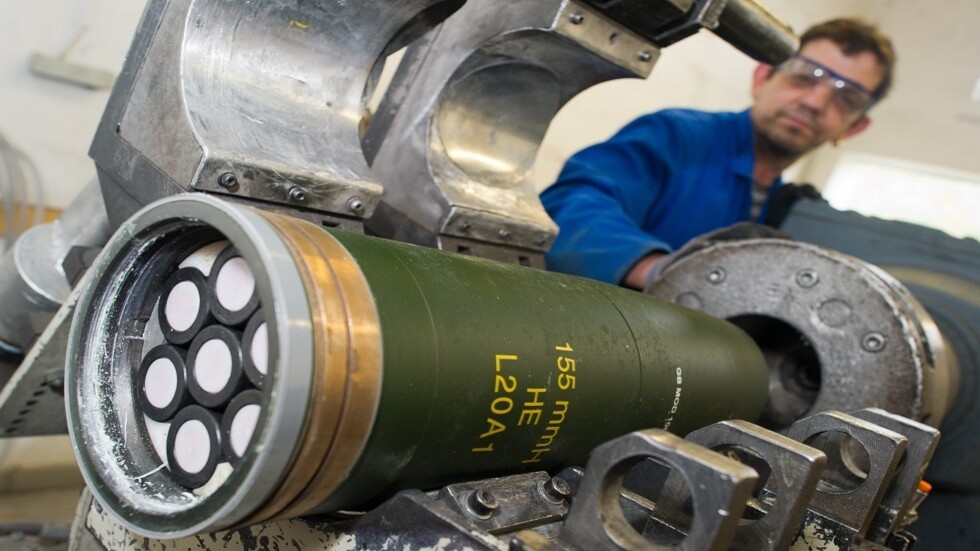 بوليتيكو: واشنطن لم تقرر بعد إرسال قنابل عنقودية للقوات المسلحة الأوكرانية