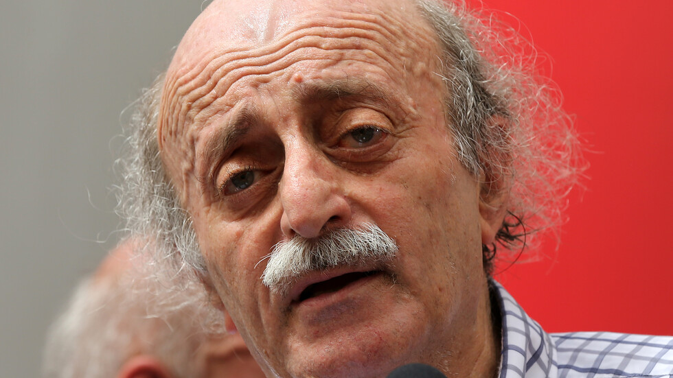 وليد جنبلاط: على الغرب عدم التدخل في الشأن الروسي الداخلي