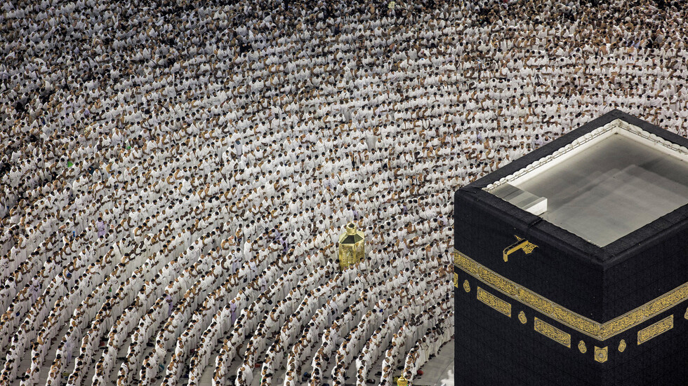 السعودية..رئيس "الأركان" يتفقد وحدات القوات المسلحة المشاركة في موسم الحج (صور)