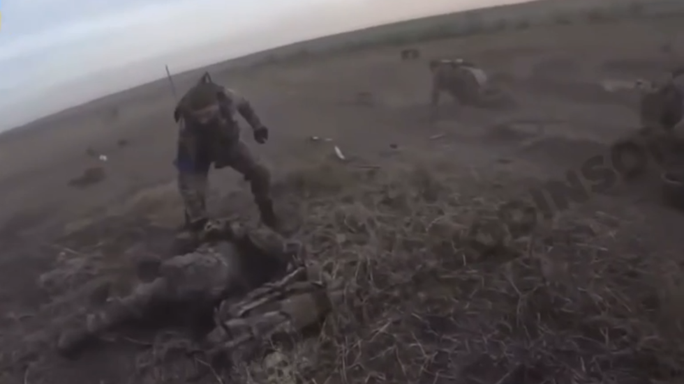 لغم روسي يدمّر عربة جند لقوات كييف ومرتزقتها في أوكرانيا