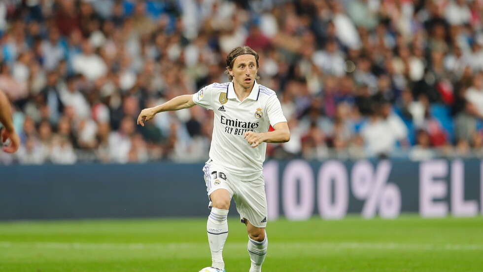 ريال مدريد يمدد عقد مودريتش لعام إضافي