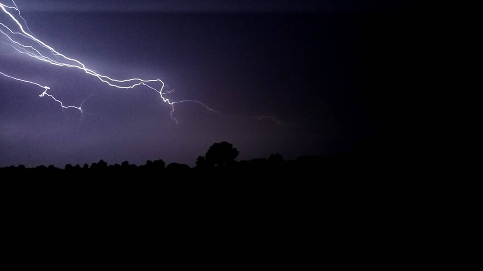 فيديو لصاعقة تضرب طائرة ركاب في الولايات المتحدة الأمريكية