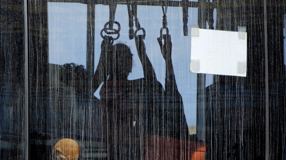 بريطانيا: 210 آلاف دولار كلفة ترحيل كل طالب لجوء إلى خارج البلاد