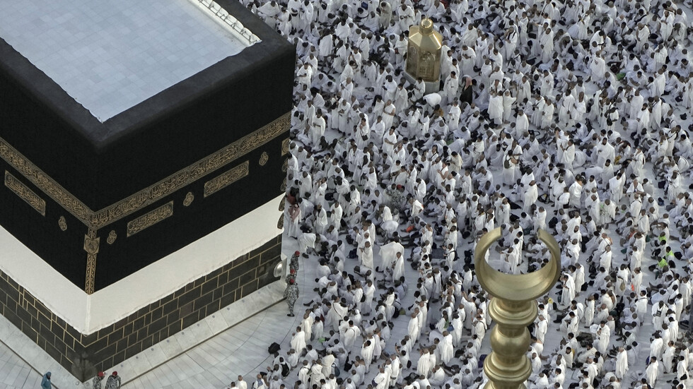 كم يبلغ إجمالي أعداد الحجاج لهذا العام؟ ومن أين قدموا؟