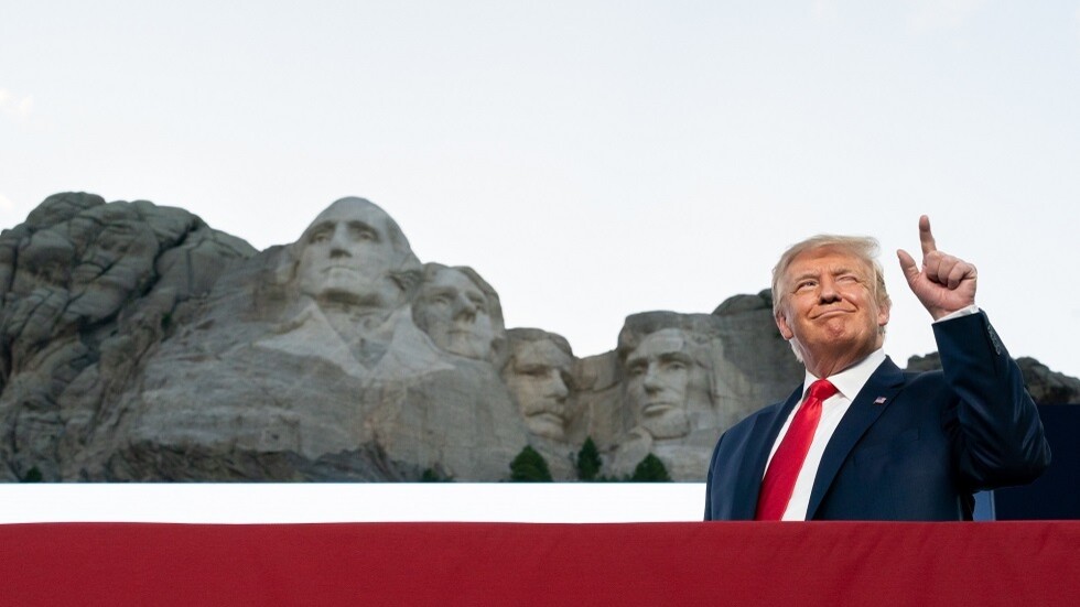 ترامب: بايدن لا يفعل أي شيء حيال تحركات الصين في كوبا لأنه متورط