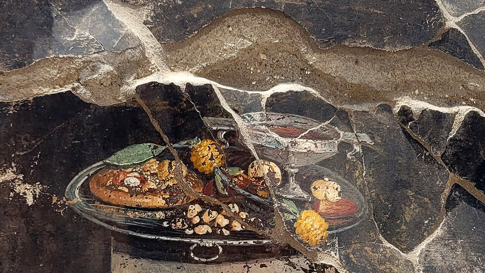 علماء الآثار يكتشفون لوحة عمرها ألفا عام لـ 