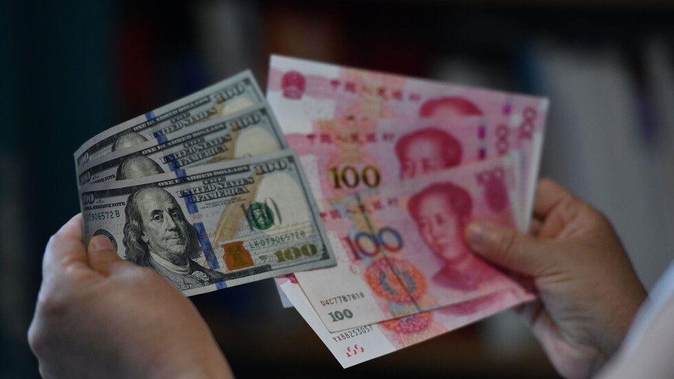 ملياردير روسي يرسم مستقبلا قاتما للدولار