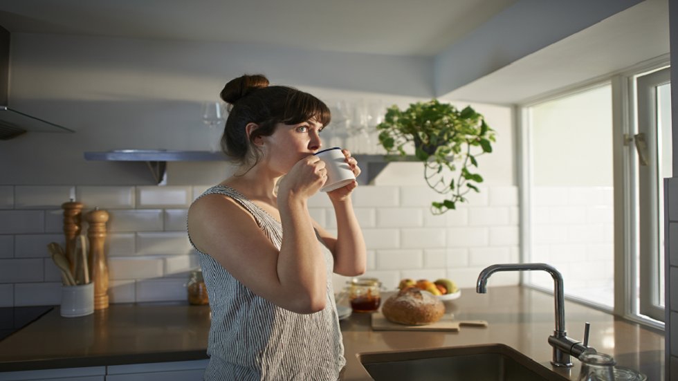 هل تشعر بالراحة بعد تناول قهوة الصباح؟.. العلماء يفندون!