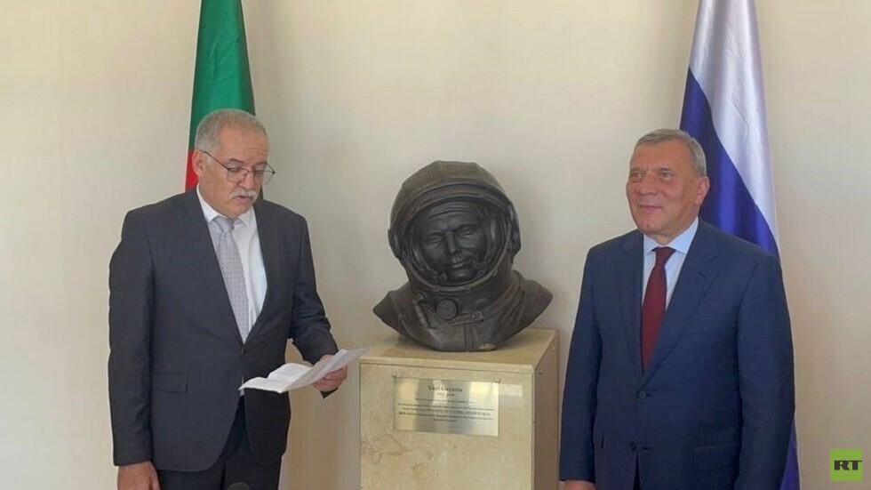 تدشين نصب تذكاري ليوري غاغارين في الجزائر