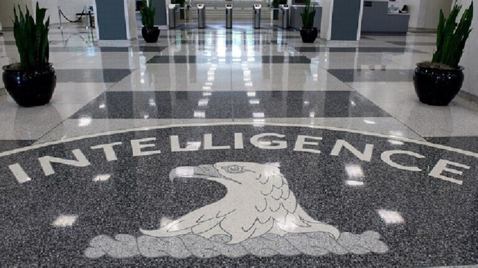 "خوانيتا" تخون الزعيم الأسطوري بـ"الديدان"